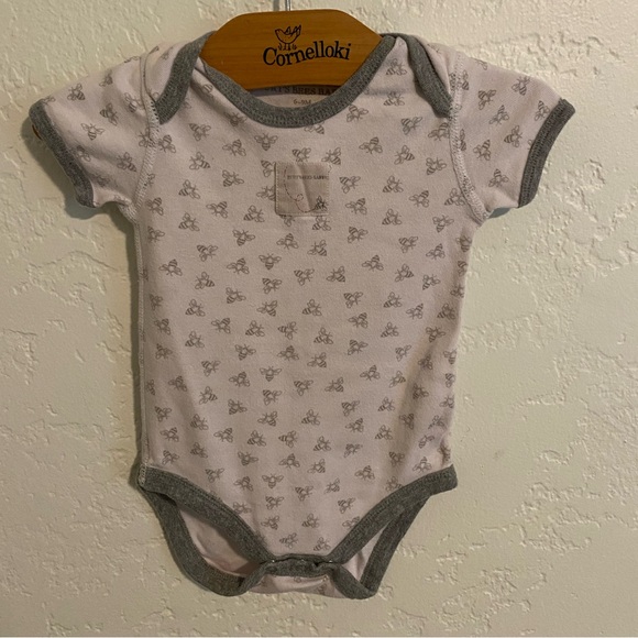 Burt’s Bees bodysuit bundle of 3 (6-9 Months) - Picture 2 of 11